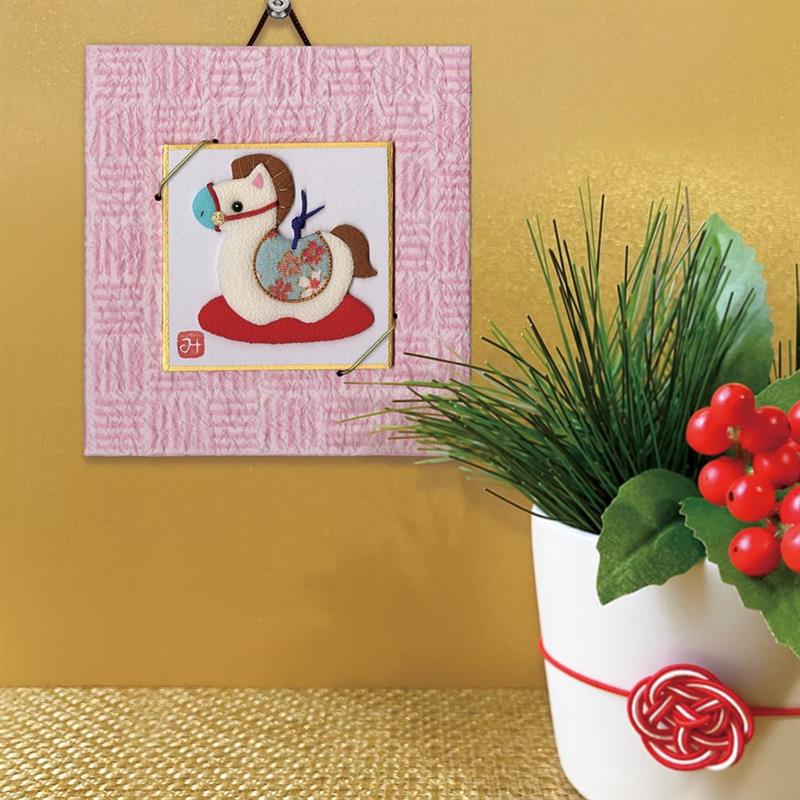 販売終了】押し絵豆色紙掛け うま土鈴 紅梅【2026年お正月】限定95個